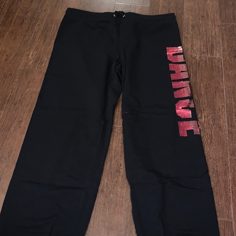 Women’s urban groove dance sequence joggers